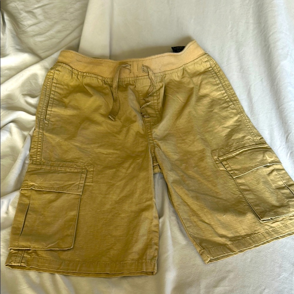 Boys medium Seven’s Khaki Cargo Shorts